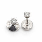 Puces d'oreilles en or blanc 18 carats serties de diamants naturels taille brillant de 0,10 ct chacun.