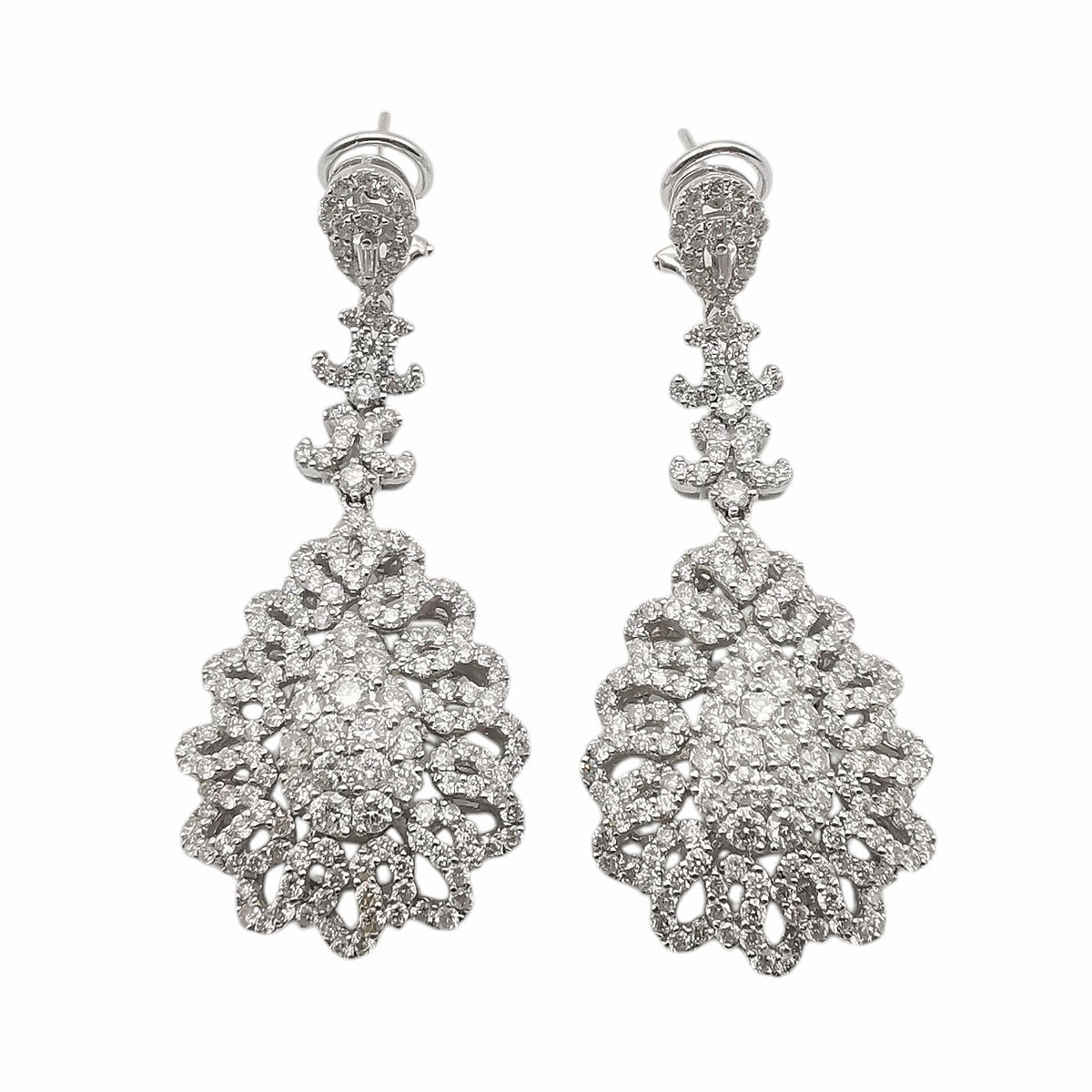 Boucles d'oreilles pendantes anciennes en or blanc serties de diamants, style vintage – GemmeLuxe Paris