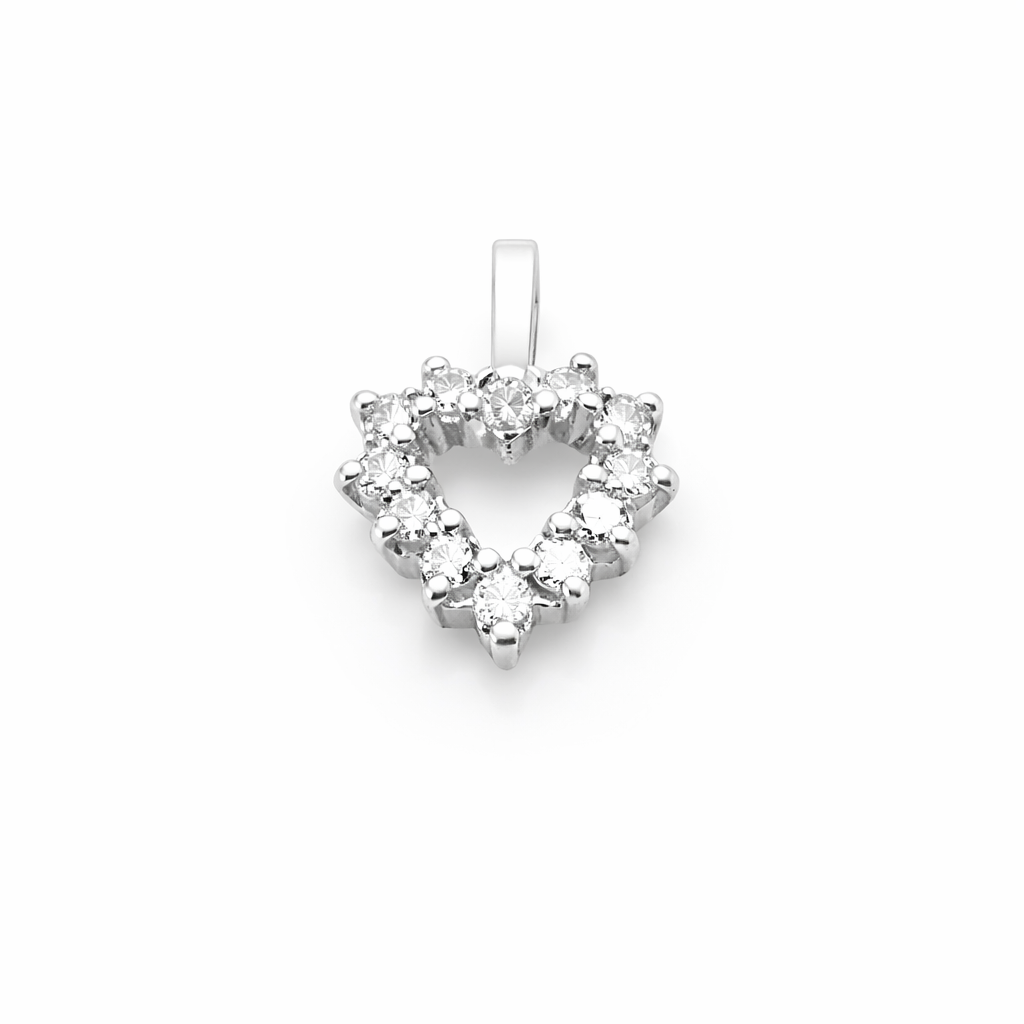 Pendentif cœur ajouré en or blanc 18 carats serti de 12 diamants, vue de face.