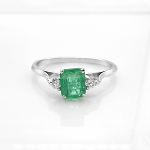Bague Émeraude Rectangulaire & Diamants en Or Blanc 18 Carats Vintage