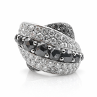 Bague à bandeaux croisés en or blanc 18 carats sertie de diamants blancs et noirs