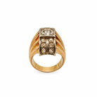 Vue de face verticale d'une bague Tank vintage en or rose 18 carats et platine, sertie de diamants naturels