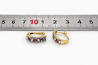 Vue de profil de boucles d’oreilles vintage en or jaune 18 carats