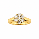 Détail du motif floral à sept diamants de la bague ancienne en or 18 carats