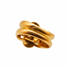 Vue arrière d'une bague ancienne en or jaune 18 carats montrant son anneau double et son poinçon