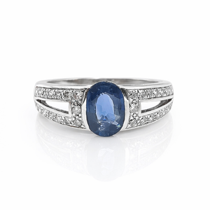 Ovaler Saphir-Ring 1,50 Karat mit Diamanten in 18 Karat Weißgold